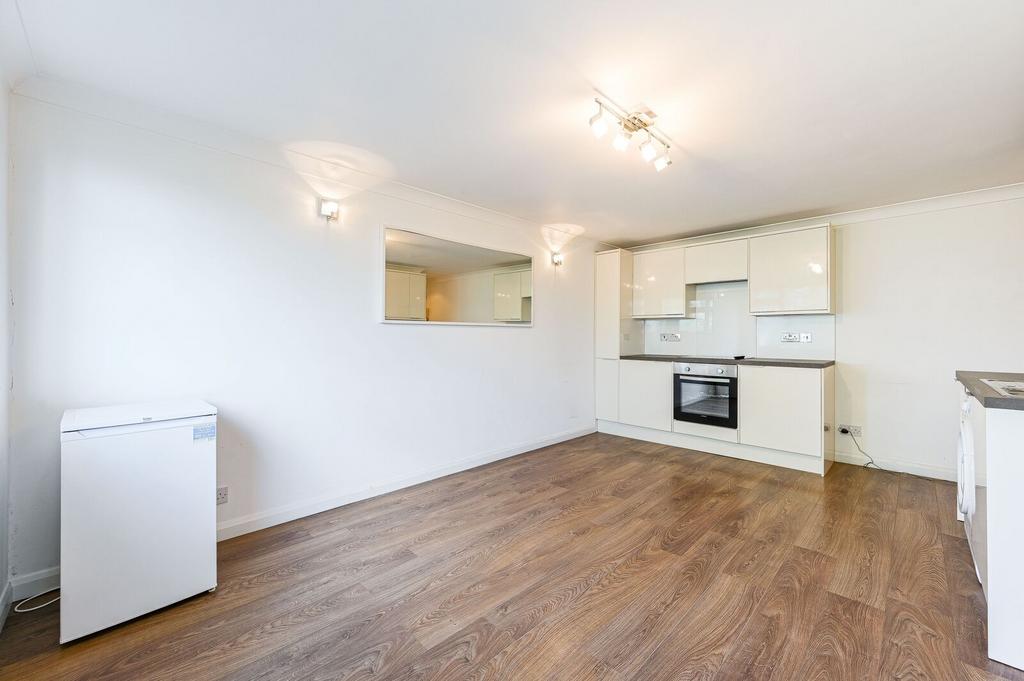 Apartment in Blackheath - More