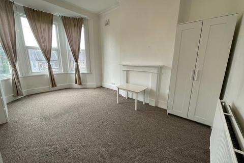 4 bedroom apartment to rent, Bulwer Road, Leytonstone