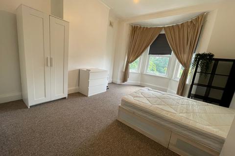 4 bedroom apartment to rent, Bulwer Road, Leytonstone