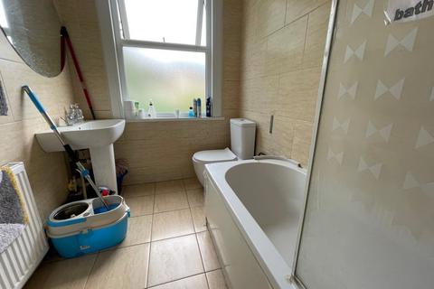 4 bedroom apartment to rent, Bulwer Road, Leytonstone