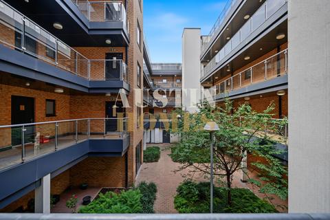 1 bedroom flat for sale, Thornbury Way, London, E17