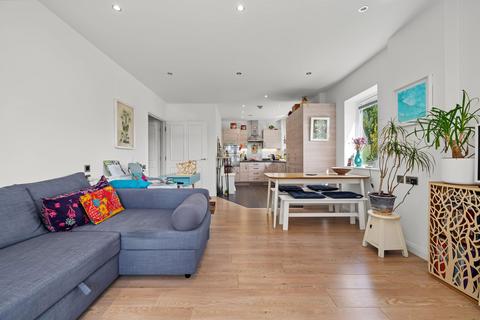 1 bedroom flat for sale, Thornbury Way, London, E17