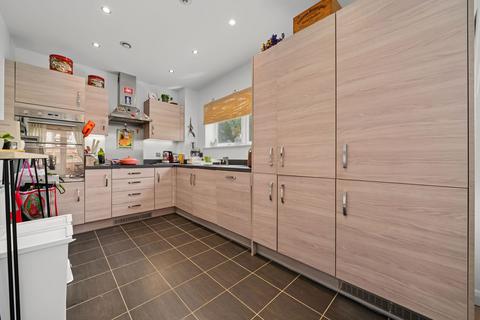 1 bedroom flat for sale, Thornbury Way, London, E17