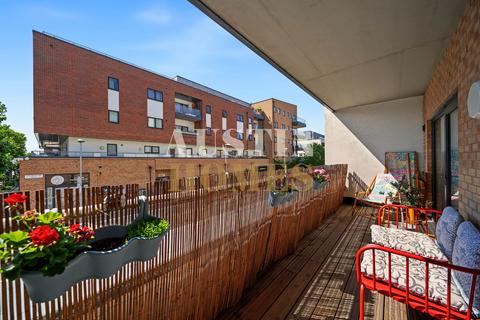 1 bedroom flat for sale, Thornbury Way, London, E17