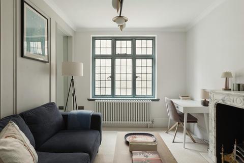 Little Grosvenor Court, London SW1