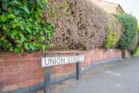 3 bedroom end of terrace house for sale, Union Street, Desborough, Kettering