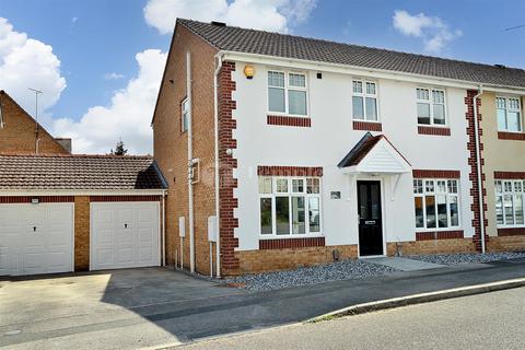 4 bedroom semi-detached house for sale, Garnet Close, Mansfield