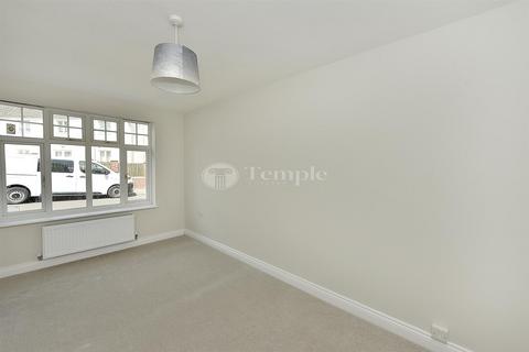 4 bedroom semi-detached house for sale, Garnet Close, Mansfield
