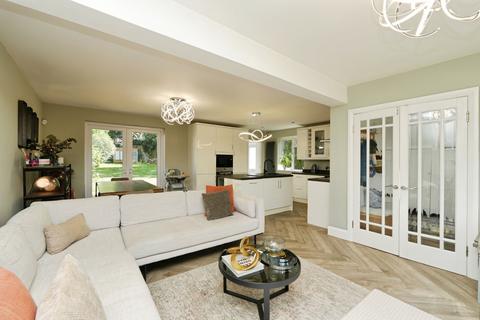 3 bedroom semi-detached house for sale, Addington Village Road, Croydon, CR0
