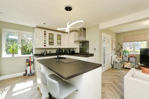 3 bedroom semi-detached house for sale, Addington Village Road, Croydon, CR0