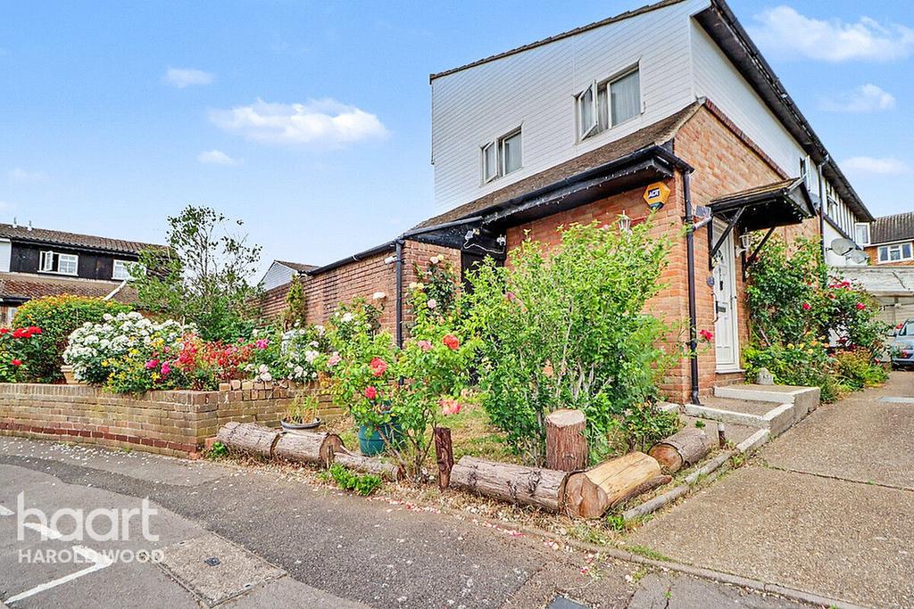 Detached house exterior, garden