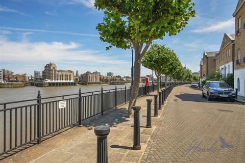 2 bedroom flat for sale, Helena Square | Riverside Location | London, SE16