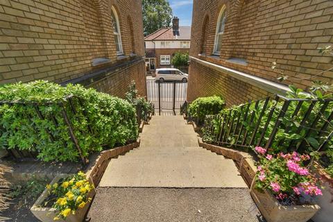 2 bedroom flat for sale, Helena Square | Riverside Location | London, SE16