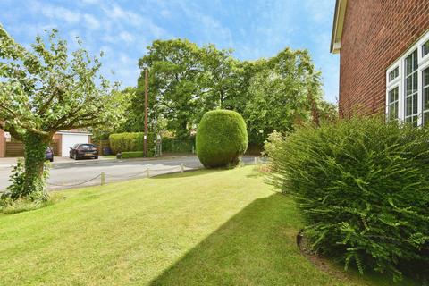 4 bedroom detached house for sale, Hookstone Oval, Harrogate