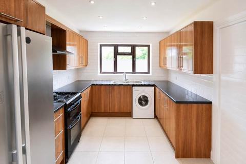 4 bedroom detached house to rent, Pheasant Close, Wokingham
