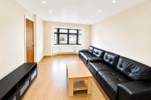 4 bedroom detached house to rent, Pheasant Close, Wokingham