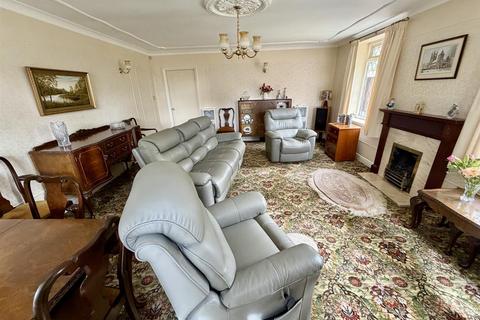 2 bedroom detached bungalow for sale, The Mews, Over Hall Park, Mirfield