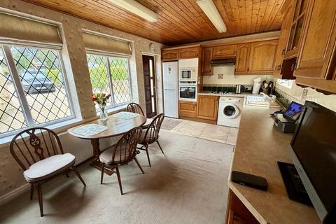 2 bedroom detached bungalow for sale, The Mews, Over Hall Park, Mirfield