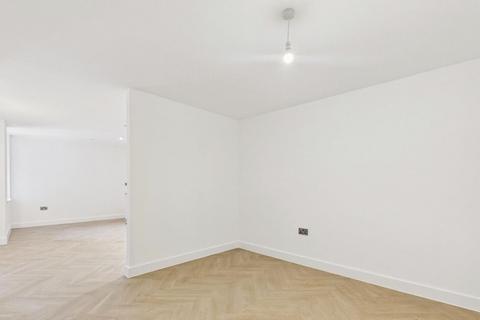 Studio for sale, Fountain Court, Birmingham B4