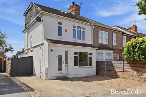 St. Marys Lane, Upminster, RM14