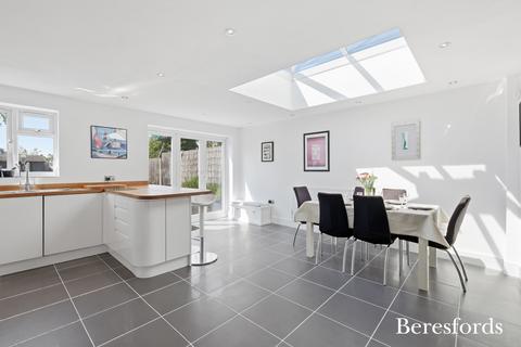 St. Marys Lane, Upminster, RM14