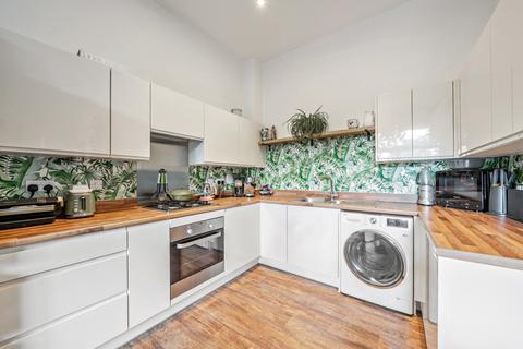 2 bedroom flat for sale, Walnut Tree Close, Guildford, GU1