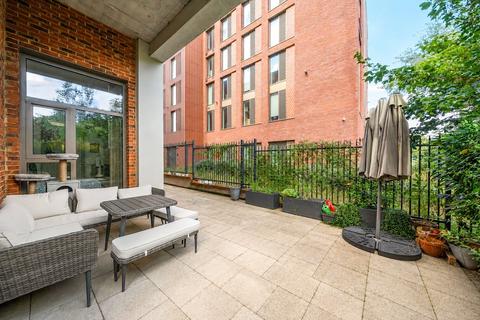 2 bedroom flat for sale, Walnut Tree Close, Guildford, GU1