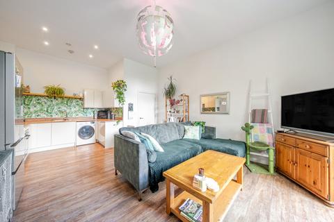 2 bedroom flat for sale, Walnut Tree Close, Guildford, GU1