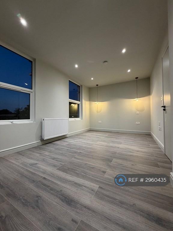 Apartment in London - View 2