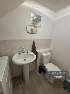 2 bedroom flat to rent, Suffolk Road, Altrincham, WA14