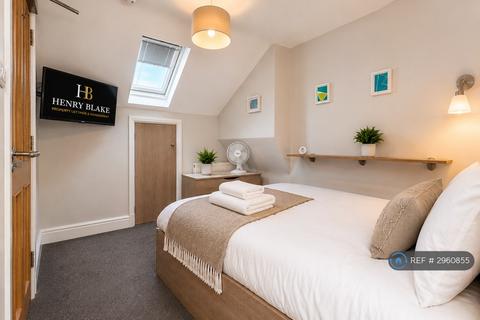 1 bedroom in a house share to rent, Waverley Road, Reading, RG30