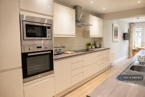 1 bedroom in a house share to rent, Waverley Road, Reading, RG30