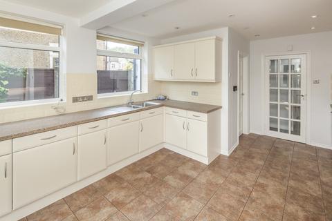 4 bedroom detached house to rent, Graham Close Shirley CR0
