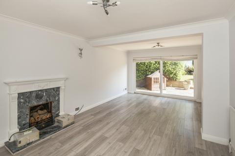 4 bedroom detached house to rent, Graham Close Shirley CR0
