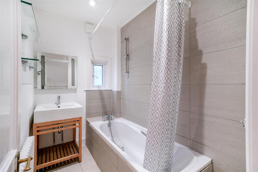 Family bathroom with window