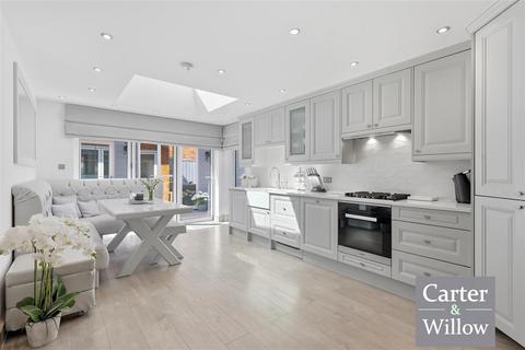 5 bedroom end of terrace house for sale, Burdetts Road, Dagenham, Essex