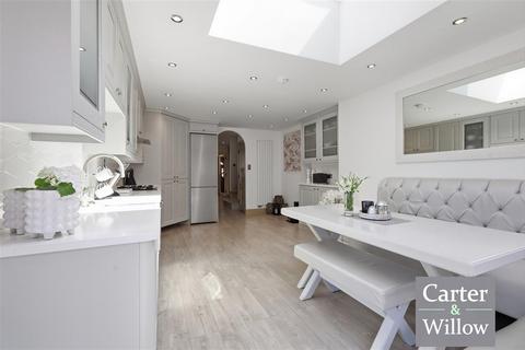 5 bedroom end of terrace house for sale, Burdetts Road, Dagenham, Essex
