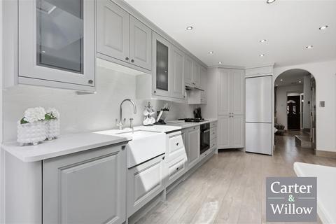 5 bedroom end of terrace house for sale, Burdetts Road, Dagenham, Essex
