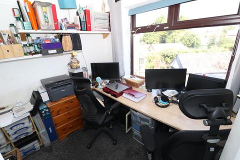 3 bedroom semi-detached house to rent, 57 Flixton Drive, Crewe, CW2