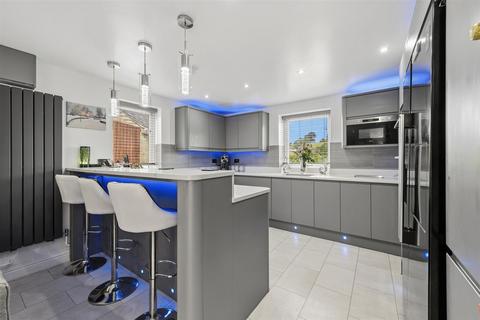 3 bedroom detached house for sale, High Street, Matlock DE4