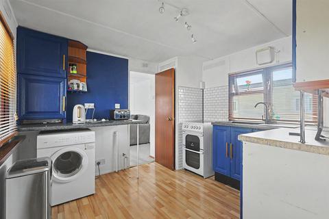 2 bedroom park home for sale, Highfield, Tower Park, Hockley SS5