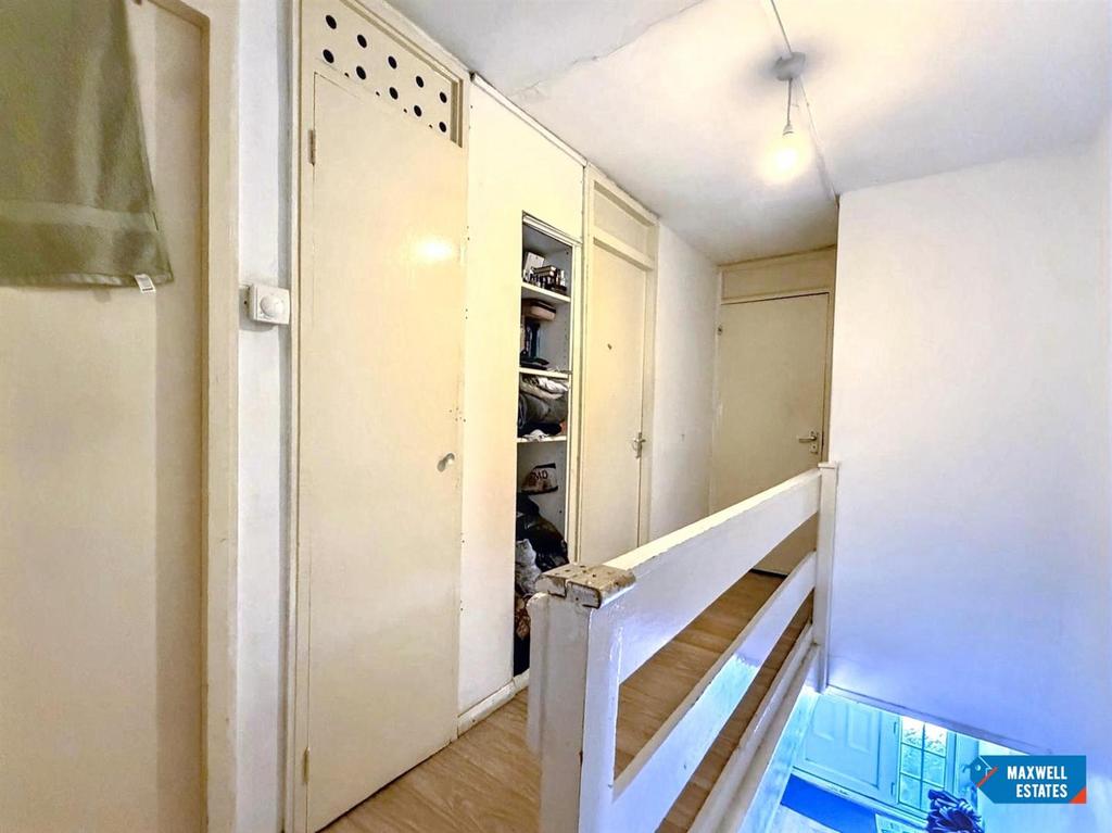 Walk-in wardrobe