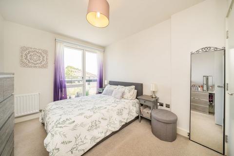 2 bedroom flat for sale, Station Road, London N11