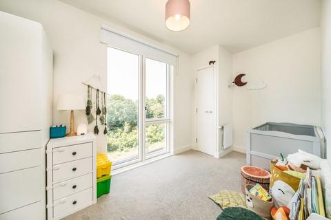 2 bedroom flat for sale, Station Road, London N11