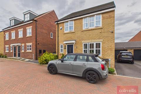 4 bedroom detached house for sale, Millfields Drive, Scarborough