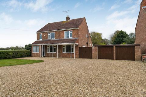 4 bedroom detached house for sale, Lincoln Road, Glinton