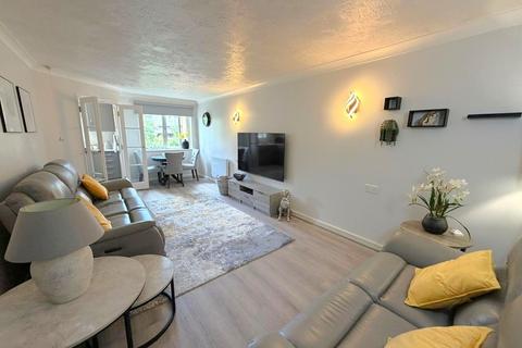 undefined, High Street, Feltham, TW13