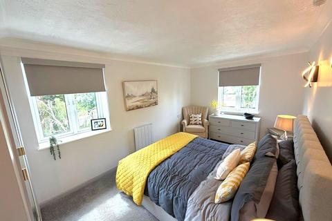 undefined, High Street, Feltham, TW13