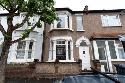 2 bedroom terraced house to rent, Courtenay Road, Leytonstone E11