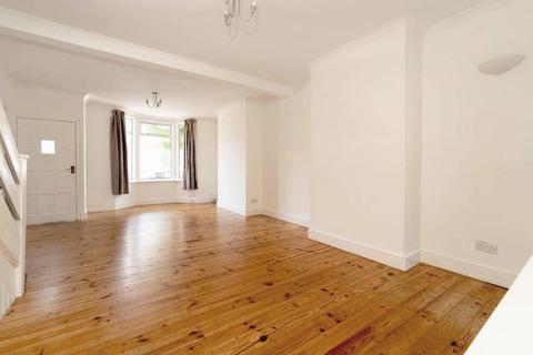 2 bedroom terraced house to rent, Courtenay Road, Leytonstone E11